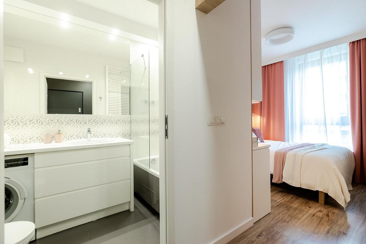 Studio Wola Apartament Kasprzaka - Wifi + Smart Tv Warszawa Eksteriør bilde